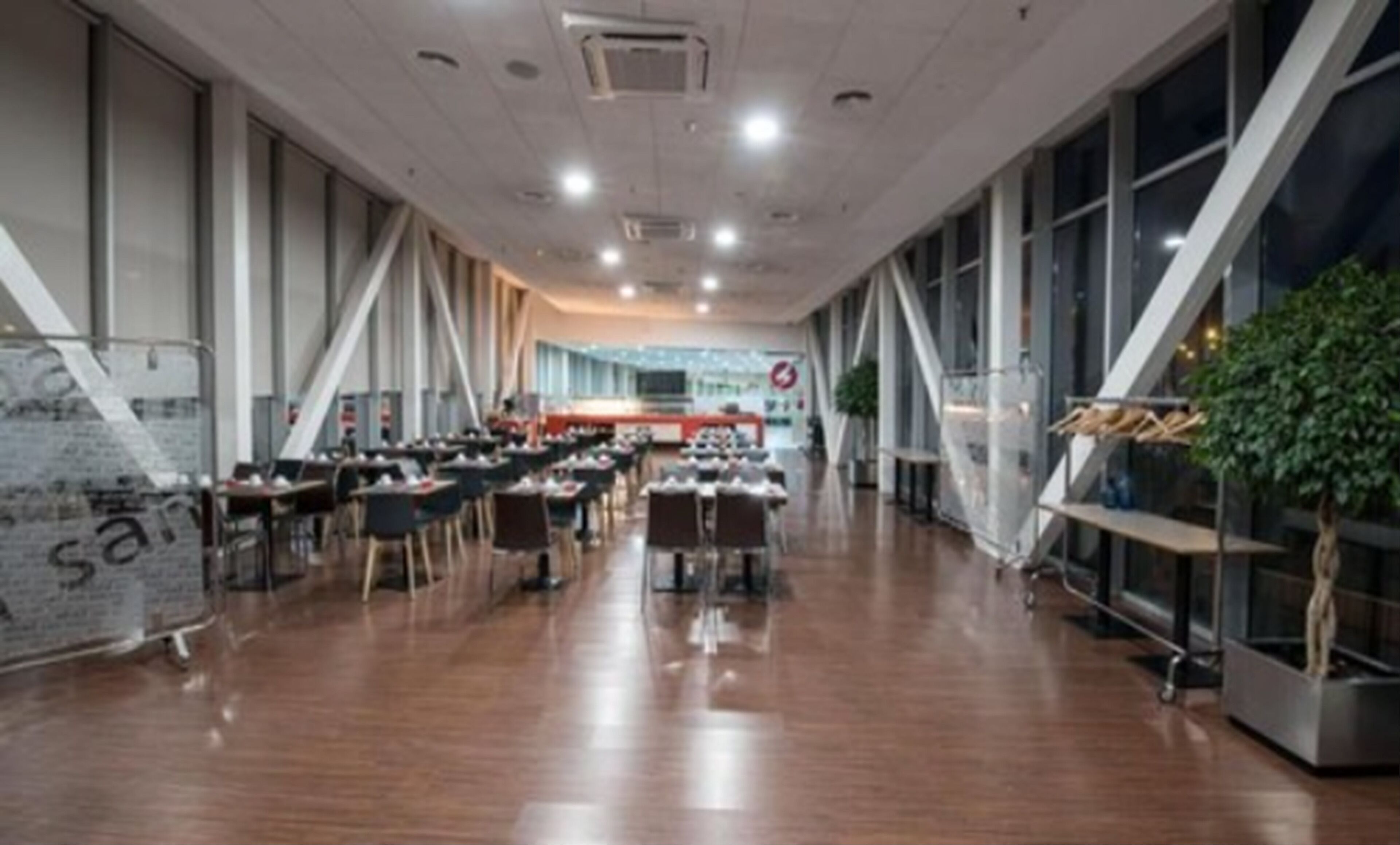 breakfast and lunch served, local cuisine