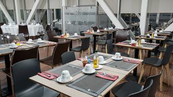Petit déjeuner buffet