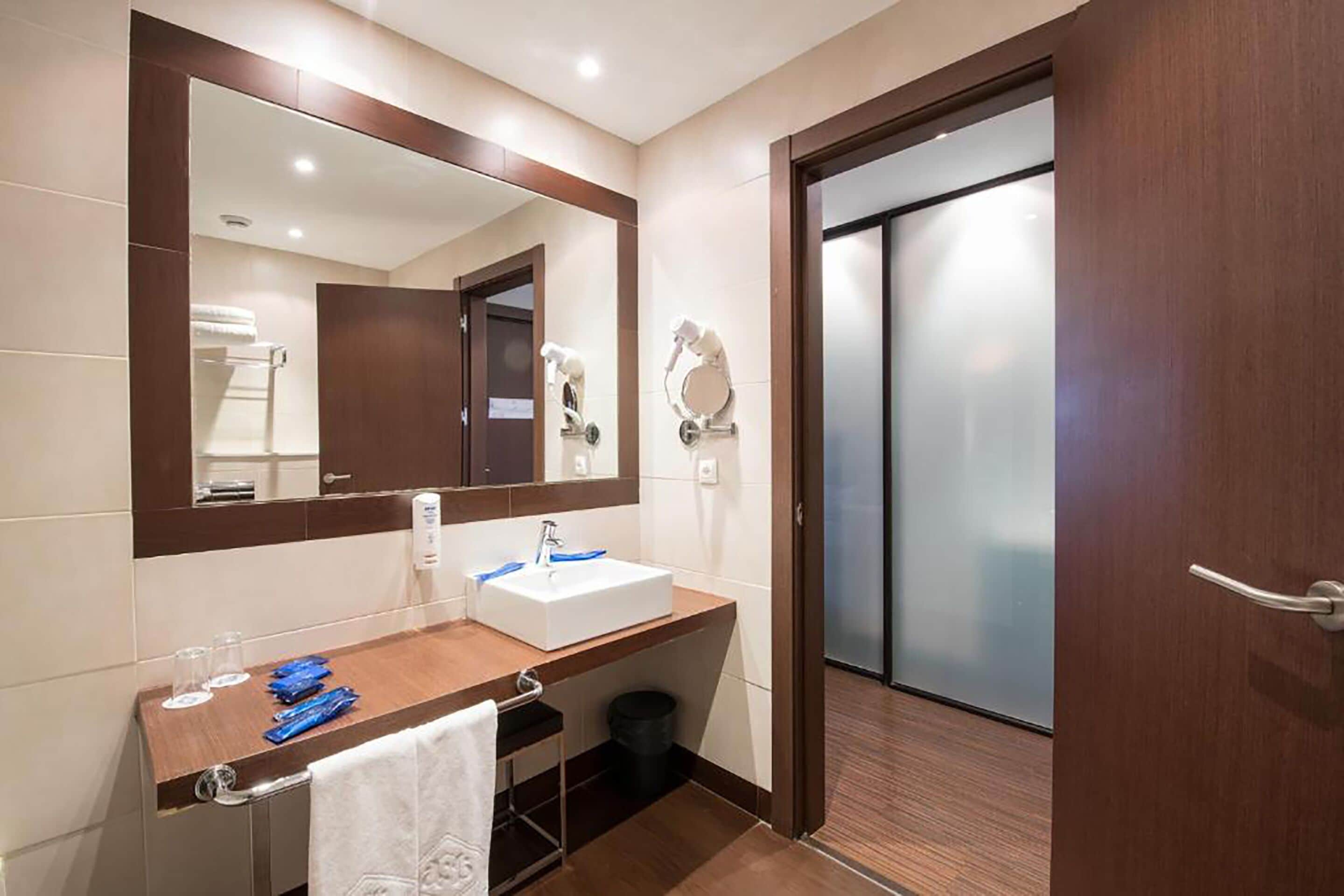 superior double room | minibar, in-room safe, desk, blackout curtains