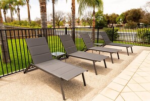 2 Außenpools, Liegestühle