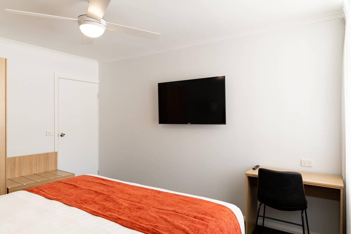 Iron/ironing board, cribs/infant beds, rollaway beds, free WiFi