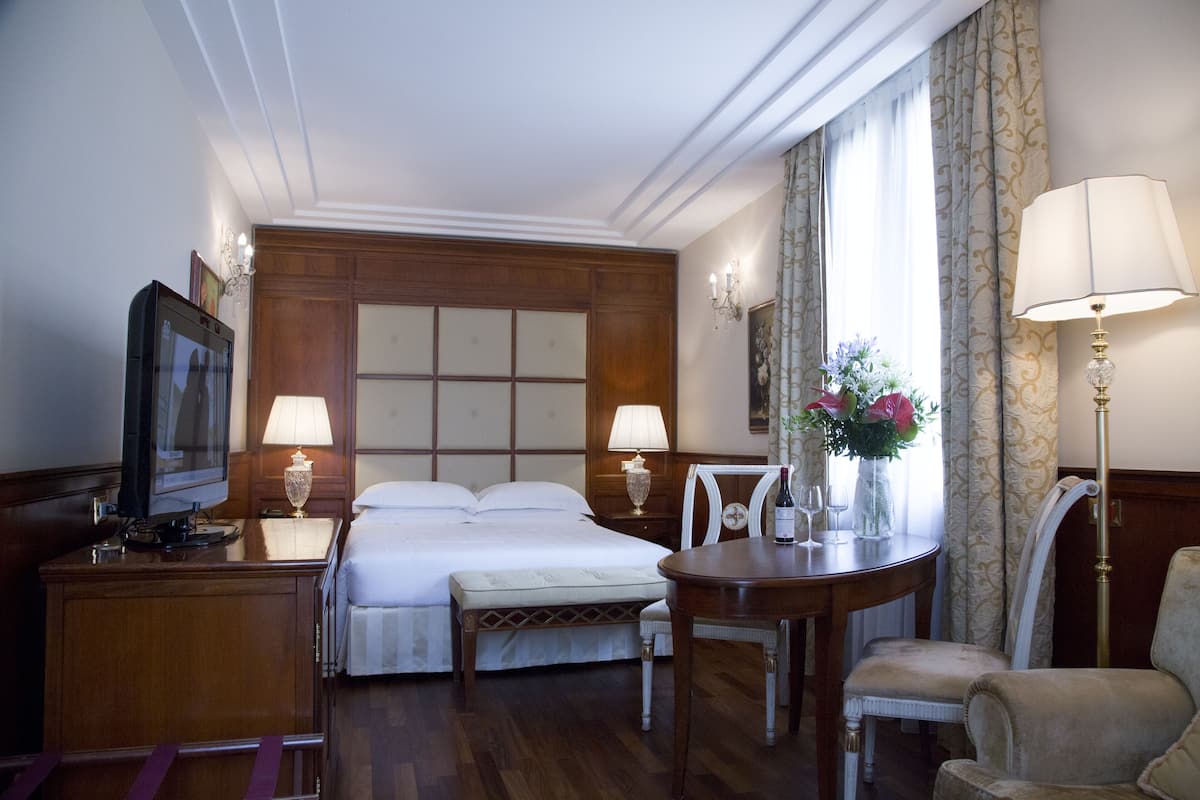 Luxury Suite, 1 Katil Kelamin (Double) (Jacuzzi) | Peralatan tempat tidur premium, gebar bulu kapas, katil Select Comfort