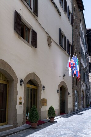 Exterior - Golden Tower Hotel & Spa (Florence)