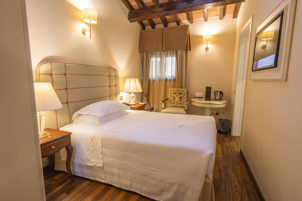 Basic Single Room | Peralatan tempat tidur premium, gebar bulu kapas, katil Select Comfort