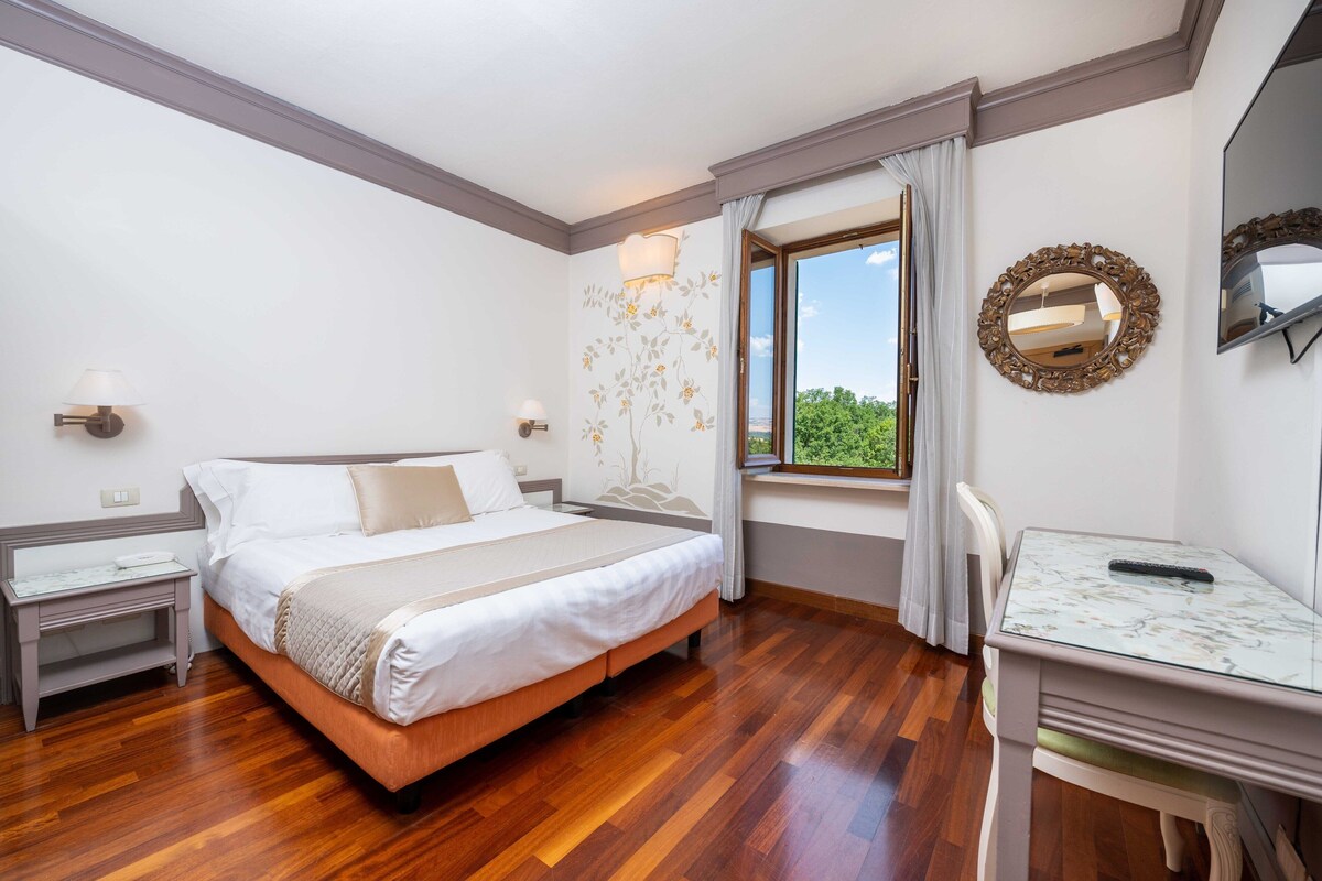 1 slaapkamer, luxe beddengoed, een minibar, een kluis op de kamer