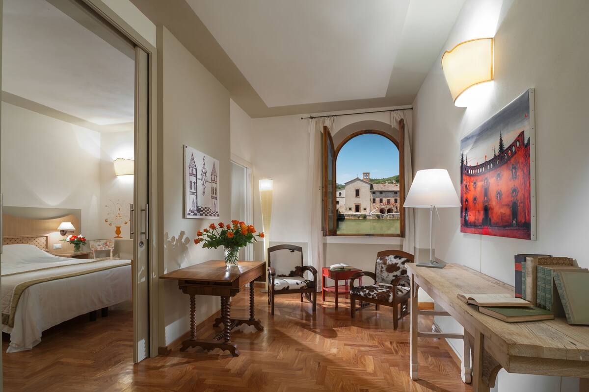 luxury studio suite | 1 bedroom, premium bedding, minibar, in-room safe