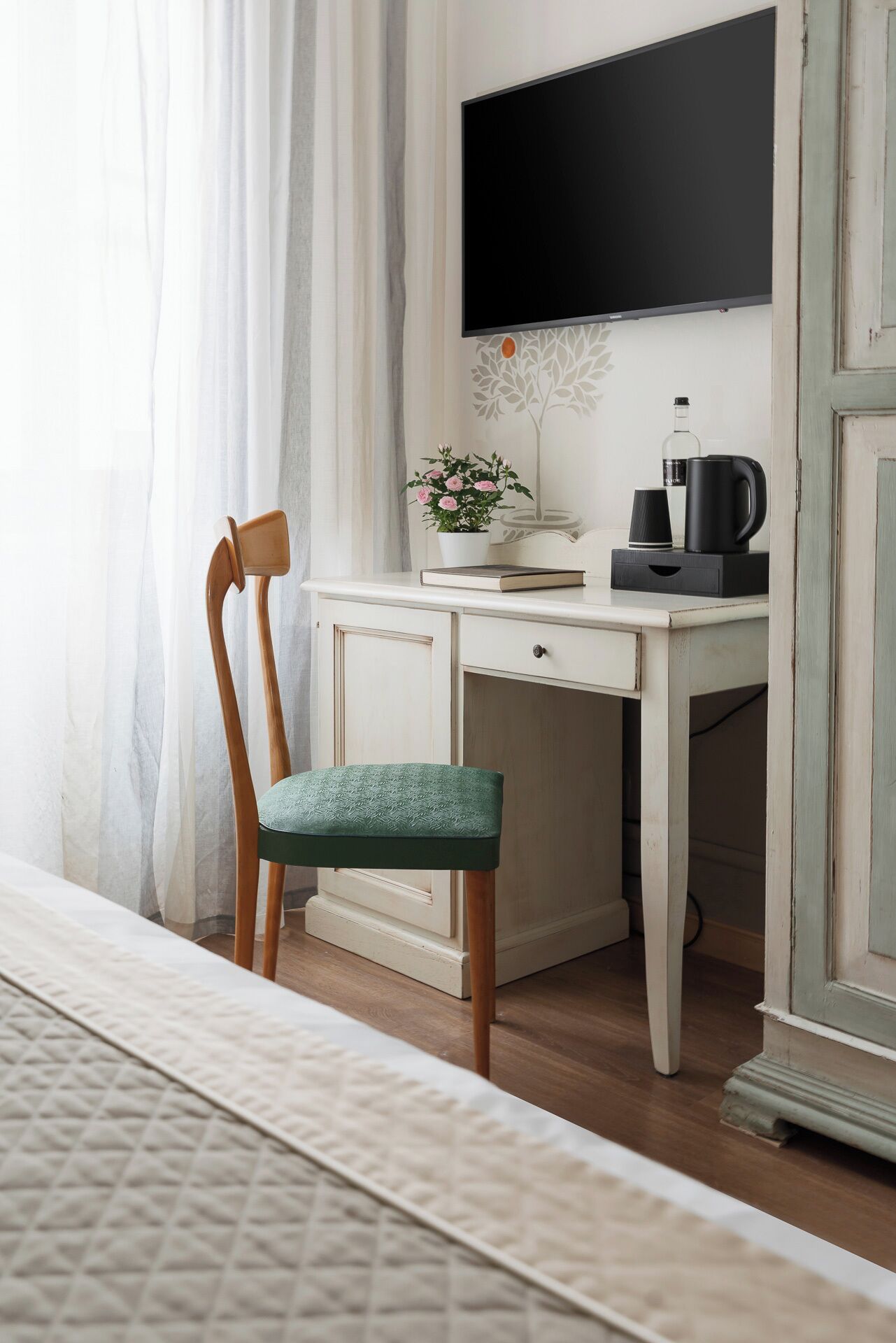 1 bedroom, premium bedding, minibar, in-room safe