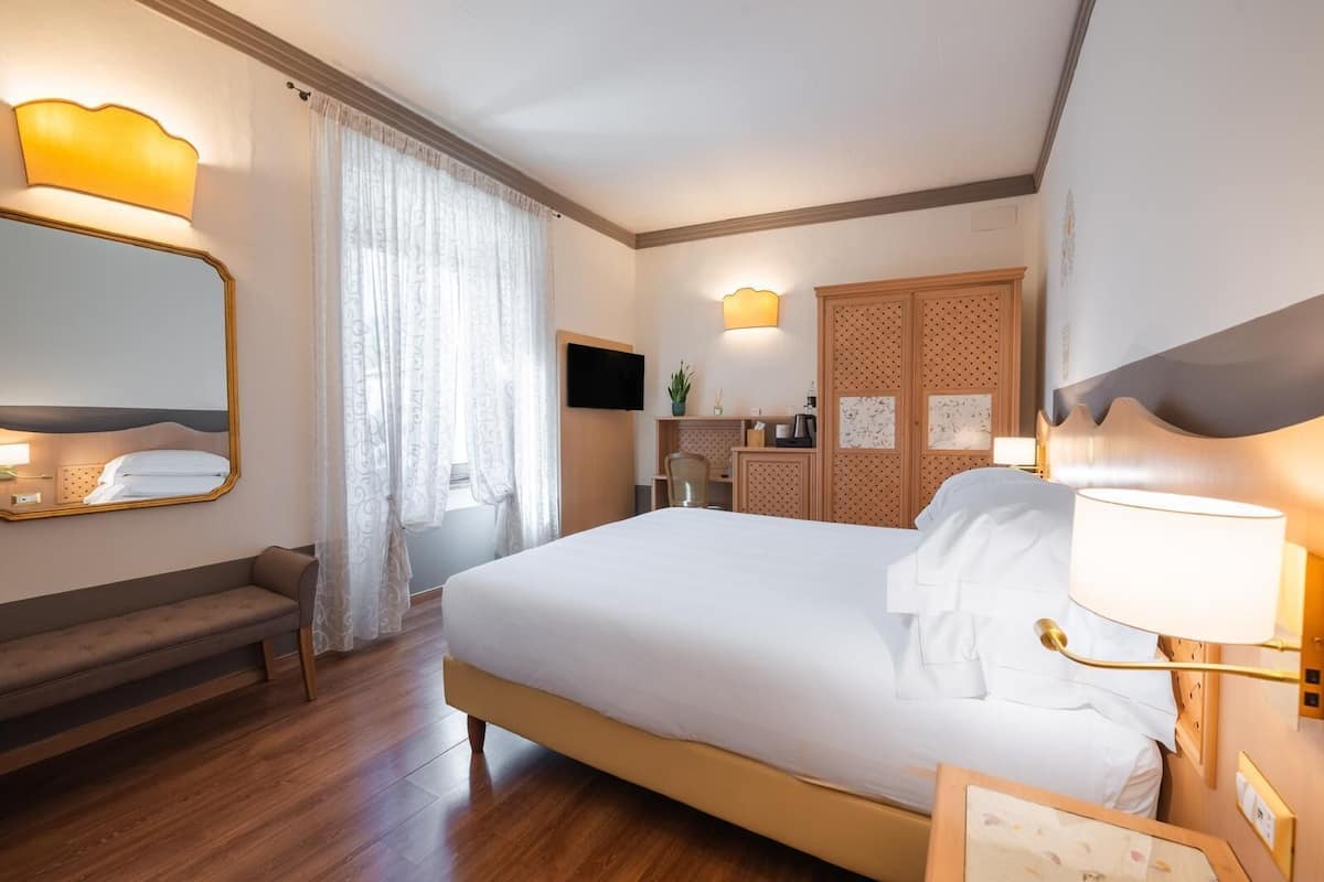 1 bedroom, premium bedding, minibar, in-room safe