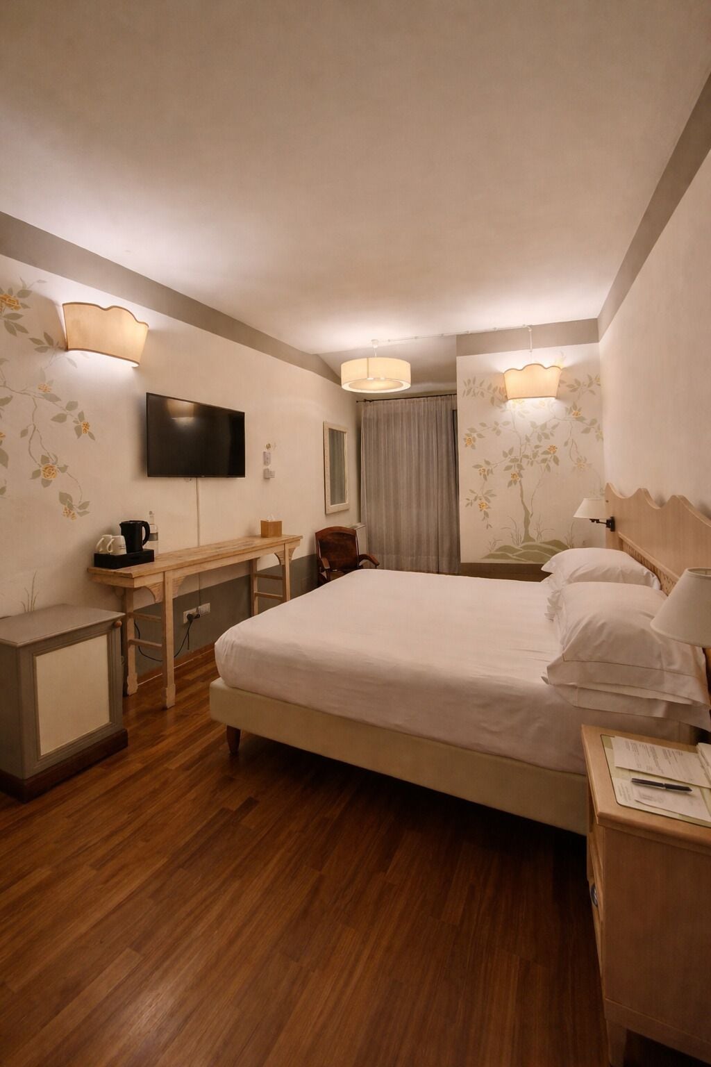 1 bedroom, premium bedding, minibar, in-room safe