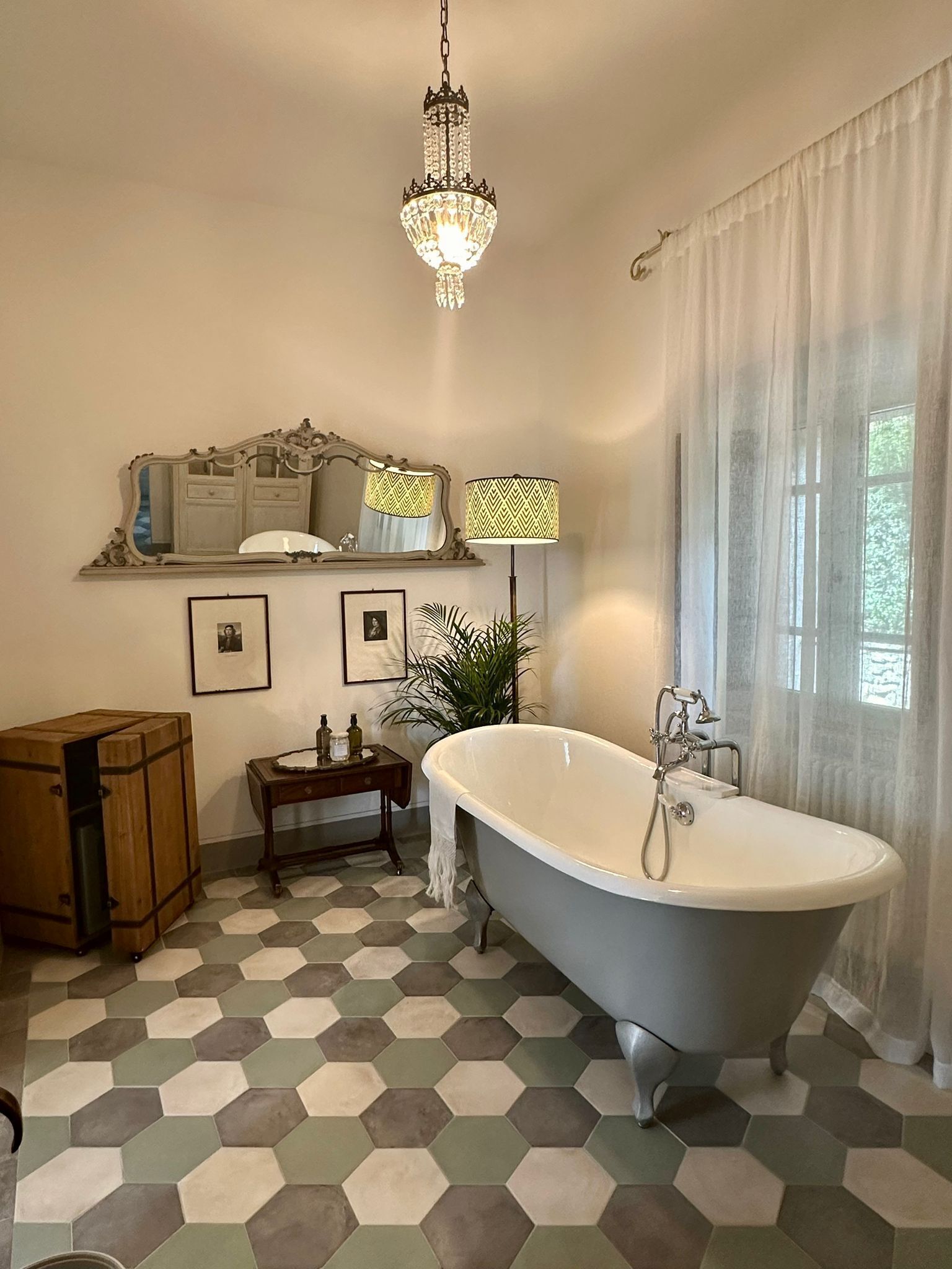 separate bathtub and shower, free toiletries, hair dryer, slippers