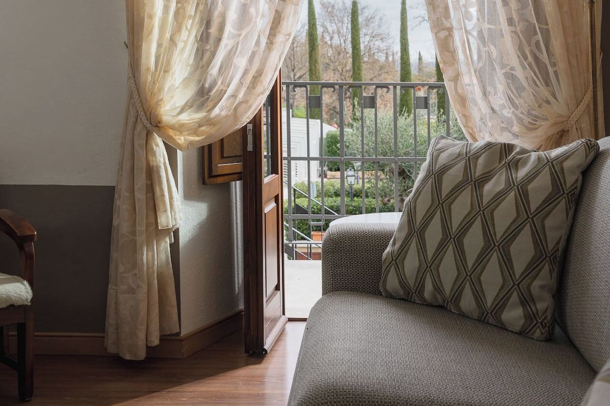 luxury studio suite | 1 bedroom, premium bedding, minibar, in-room safe