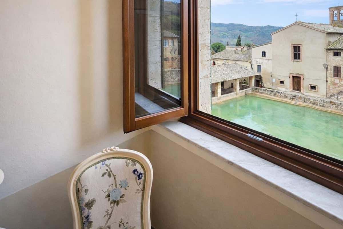 1 bedroom, premium bedding, minibar, in-room safe