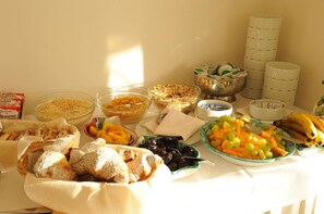 Free daily continental breakfast