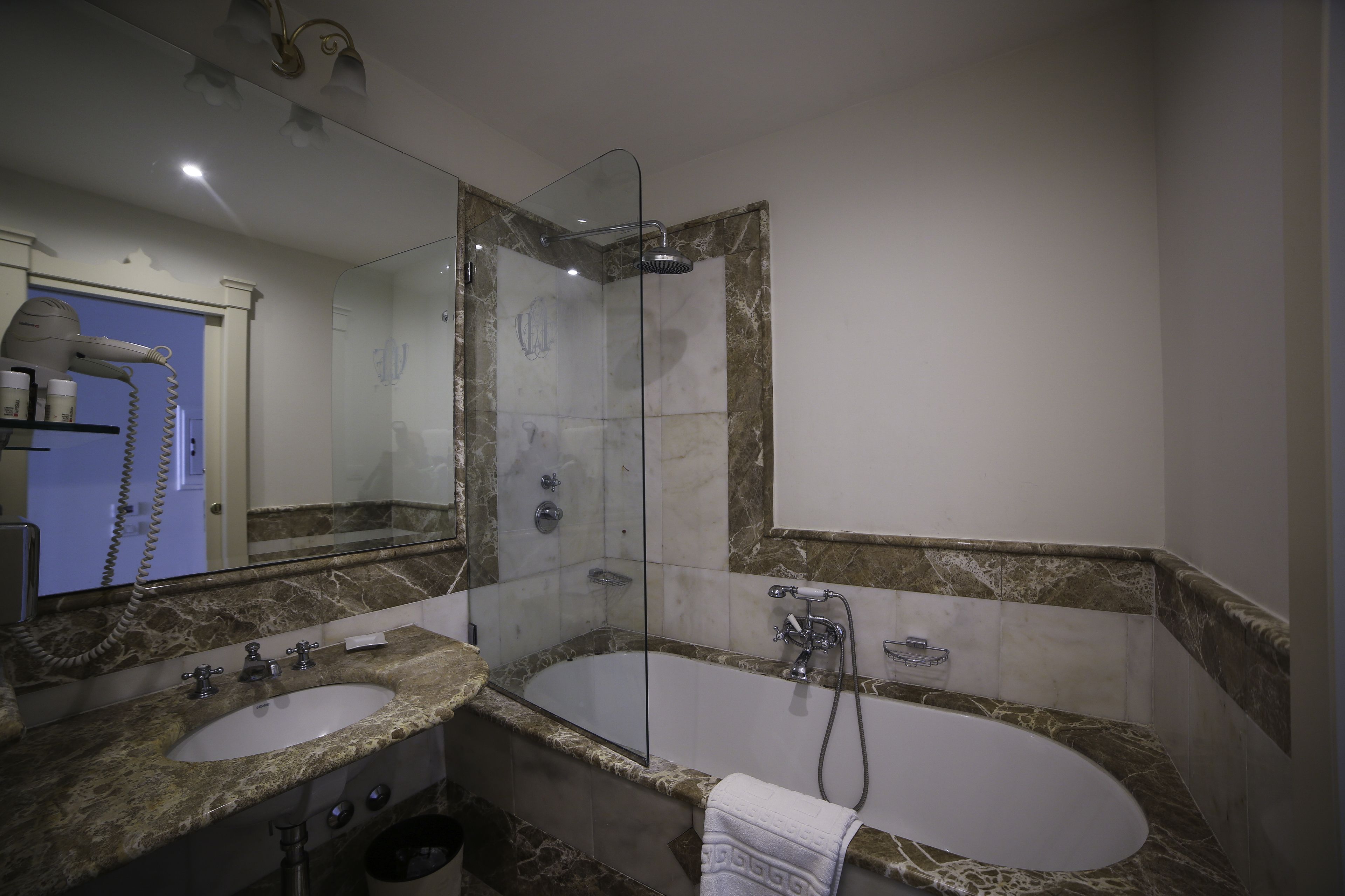 superior double room | bathroom | free toiletries, hair dryer, slippers, bidet