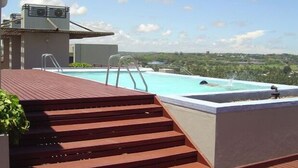 Rooftop pool - Blue Pearl (Dar es Salaam)