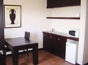 Apartment, 2 Bedrooms | Private kitchenette