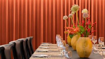 Breakfast, lunch and dinner served