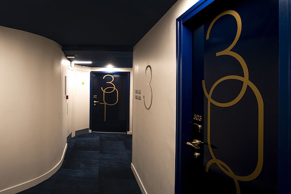 Handrails in hallways