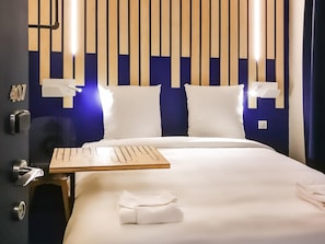 Roupas de cama antialérgicas, escrivaninha, quartos à prova de som