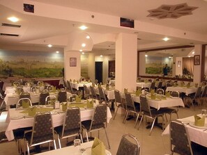 Breakfast, lunch and dinner served - Commodore Hotel Jerusalem (Jerusalem)