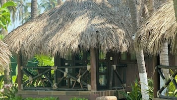 Deluxe Cabin | Down comforters, in-room safe, individually decorated, laptop workspace