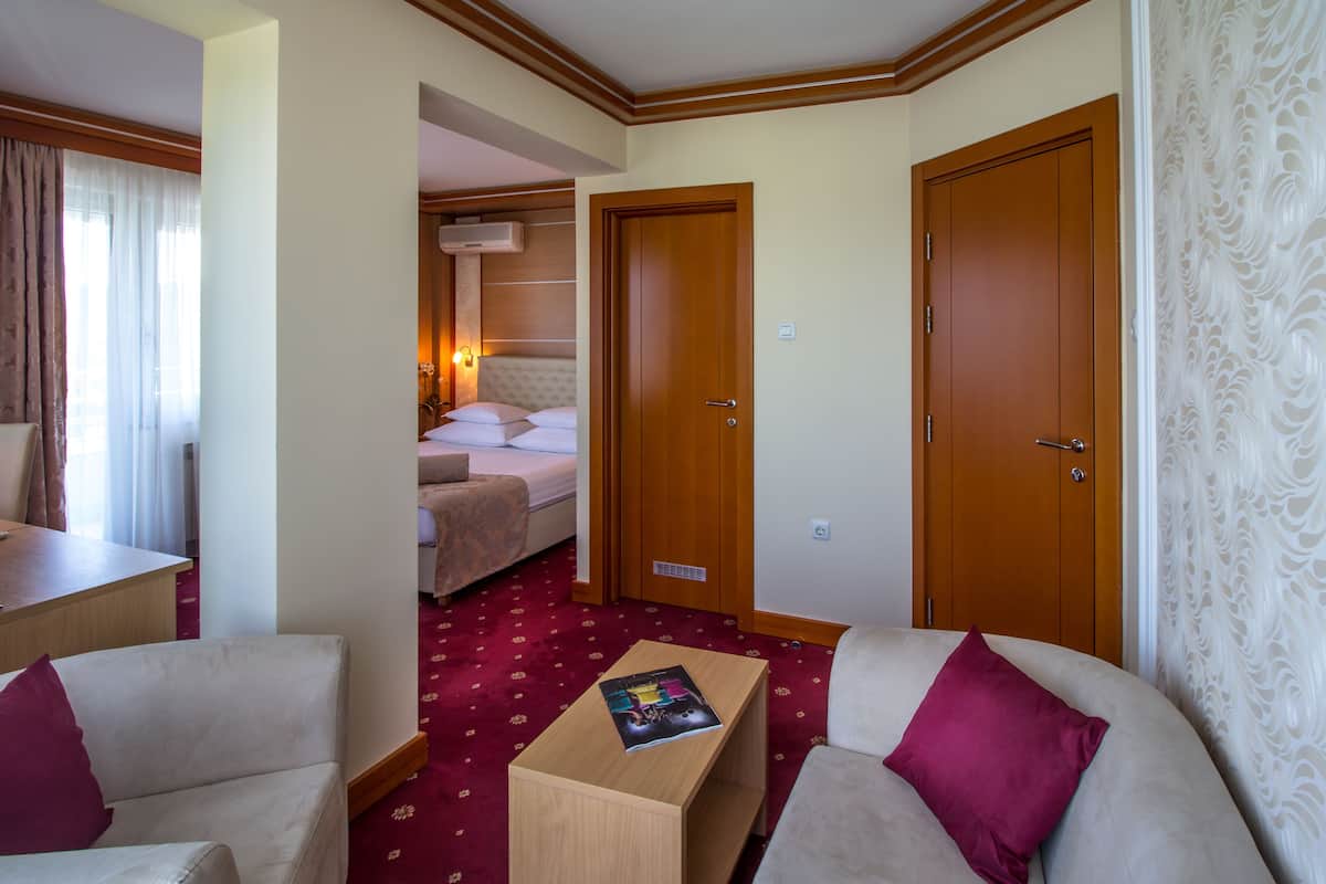 deluxe suite, garden view | 1 bedroom, egyptian cotton sheets, minibar, in-room safe