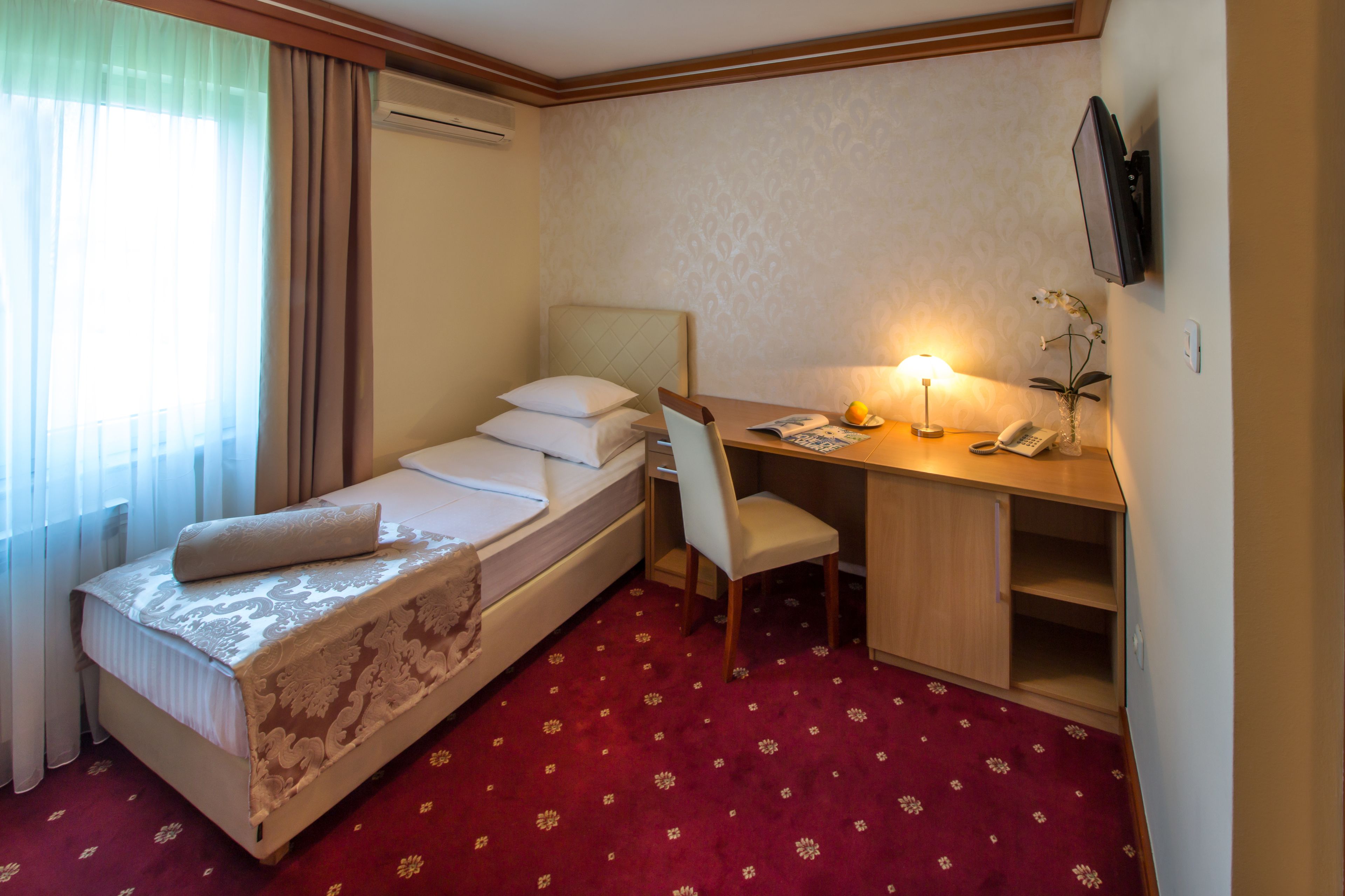 deluxe triple room, garden view | 1 bedroom, egyptian cotton sheets, minibar, in-room safe