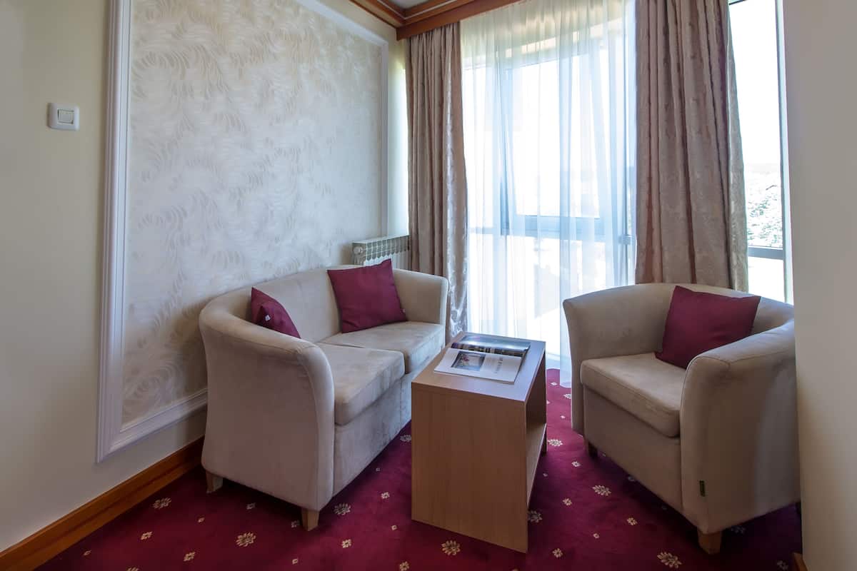 Deluxe Suite, Garden View | Living area | TV, stereo