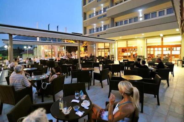 Outdoor dining - Bristol (Mostar)