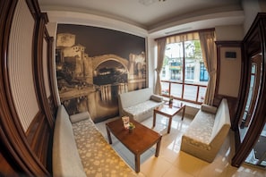 Interior - Bristol (Mostar)