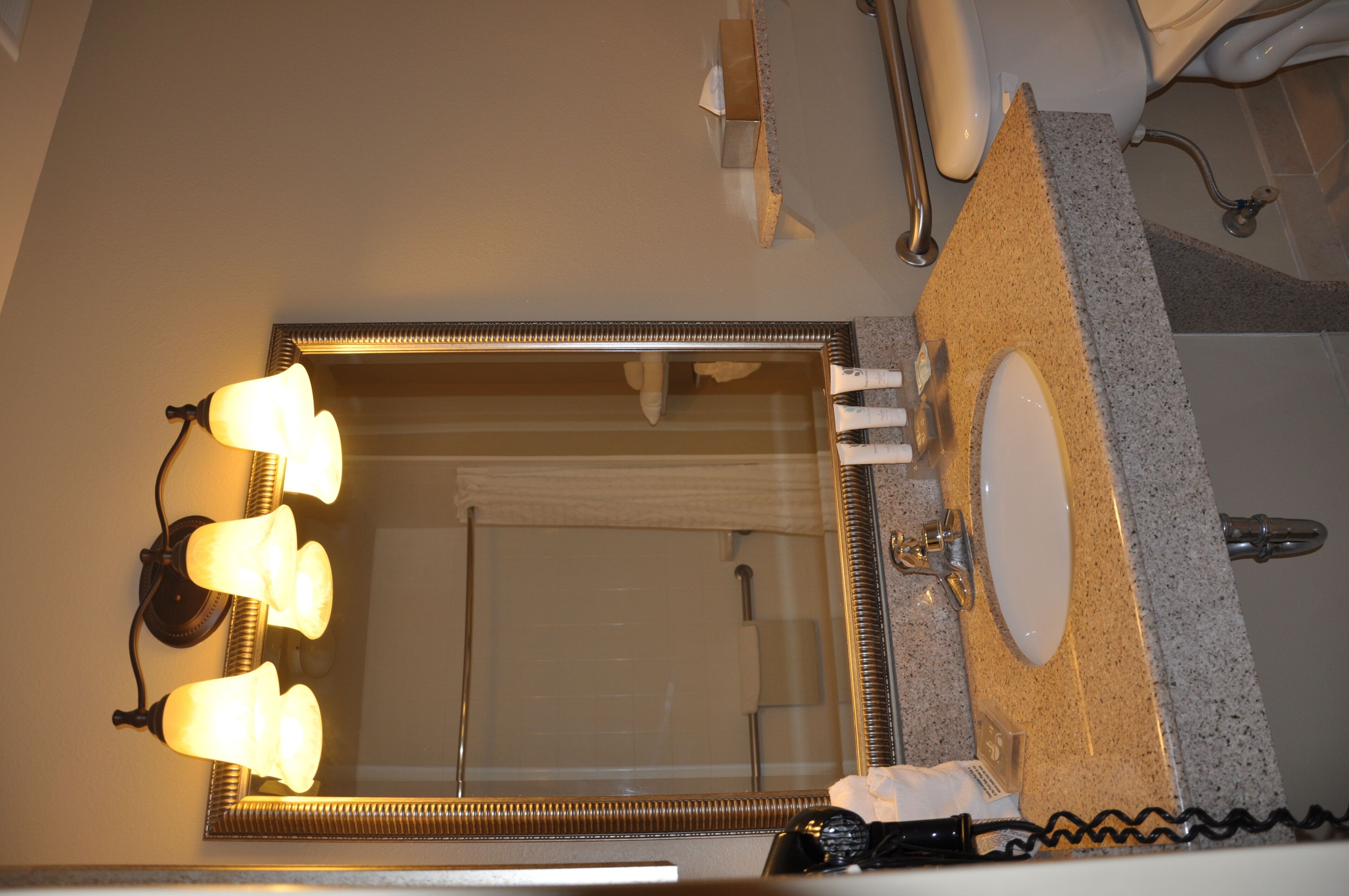 1 bedroom, hypo-allergenic bedding, down duvets, desk