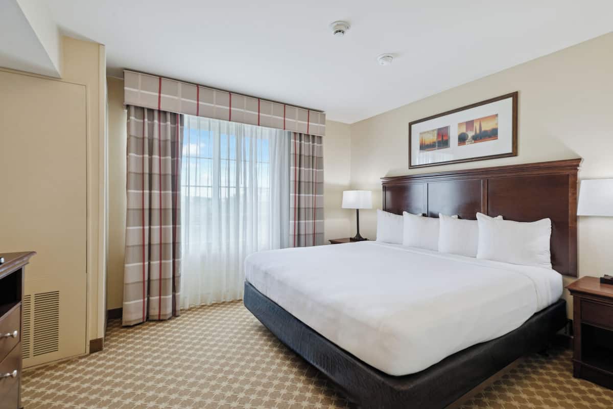 Suite, 1 Bedroom, Accessible, Non Smoking | Hypo-allergenic bedding, down comforters, desk, blackout drapes