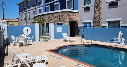 Comfort Inn & Suites Donna near I-2