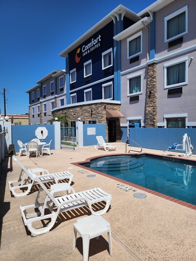 Comfort Inn & Suites Donna near I-2