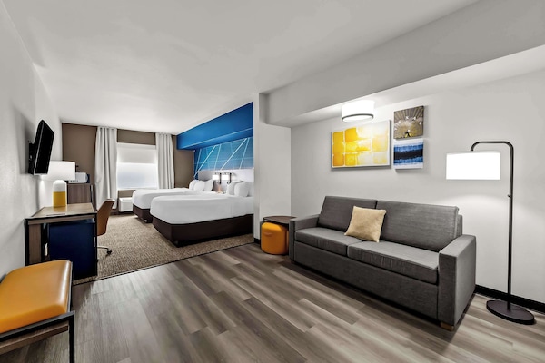 Caja de seguridad en la habitación y escritorio