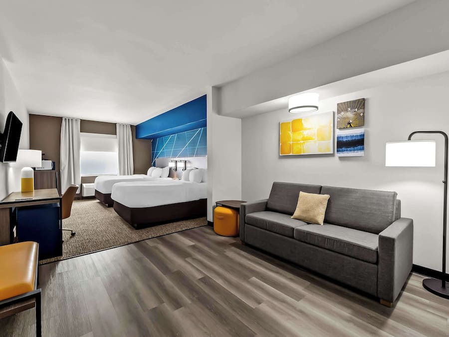 Caja de seguridad en la habitación y escritorio