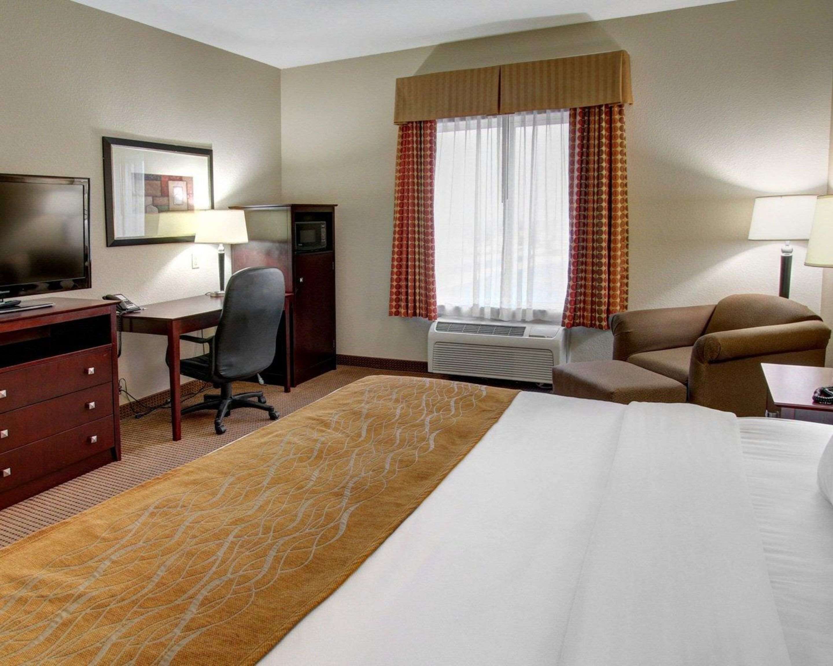 desk, laptop workspace, iron/ironing board, free wifi