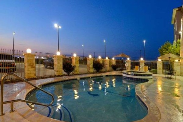 Sesongbasert utendørsbasseng