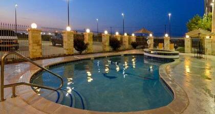 Comfort Inn & Suites Alvarado