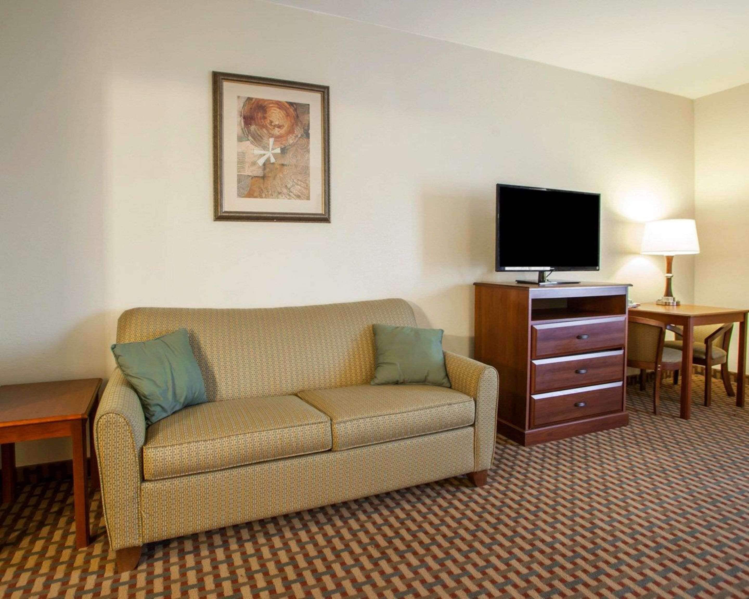 suite, 1 king bed, non smoking | blackout curtains, iron/ironing board, free cots/infant beds