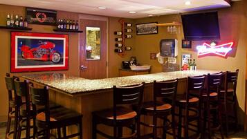 Serves lunch, dinner and happy hour