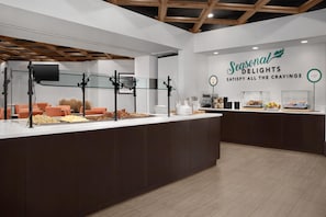 Free daily on-the-go breakfast  - Embassy Suites by Hilton Birmingham Hoover (Birmingham)