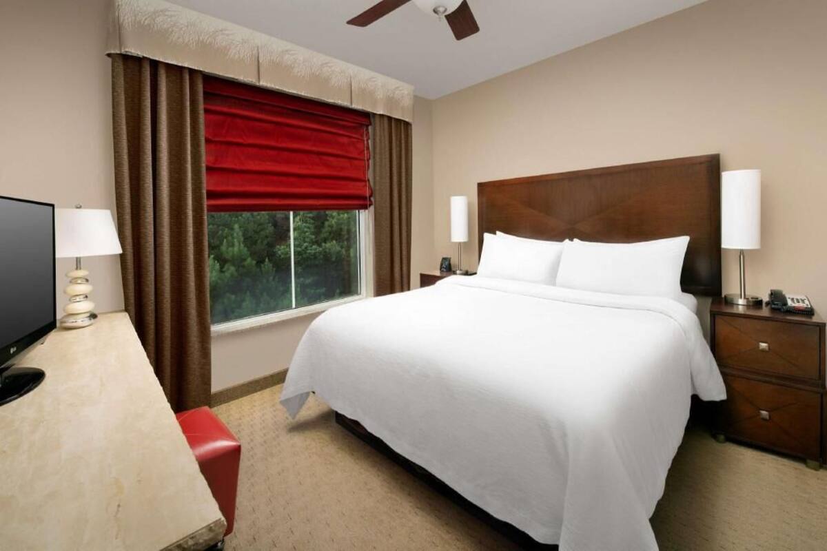 1 bedroom, premium bedding, in-room safe, desk
