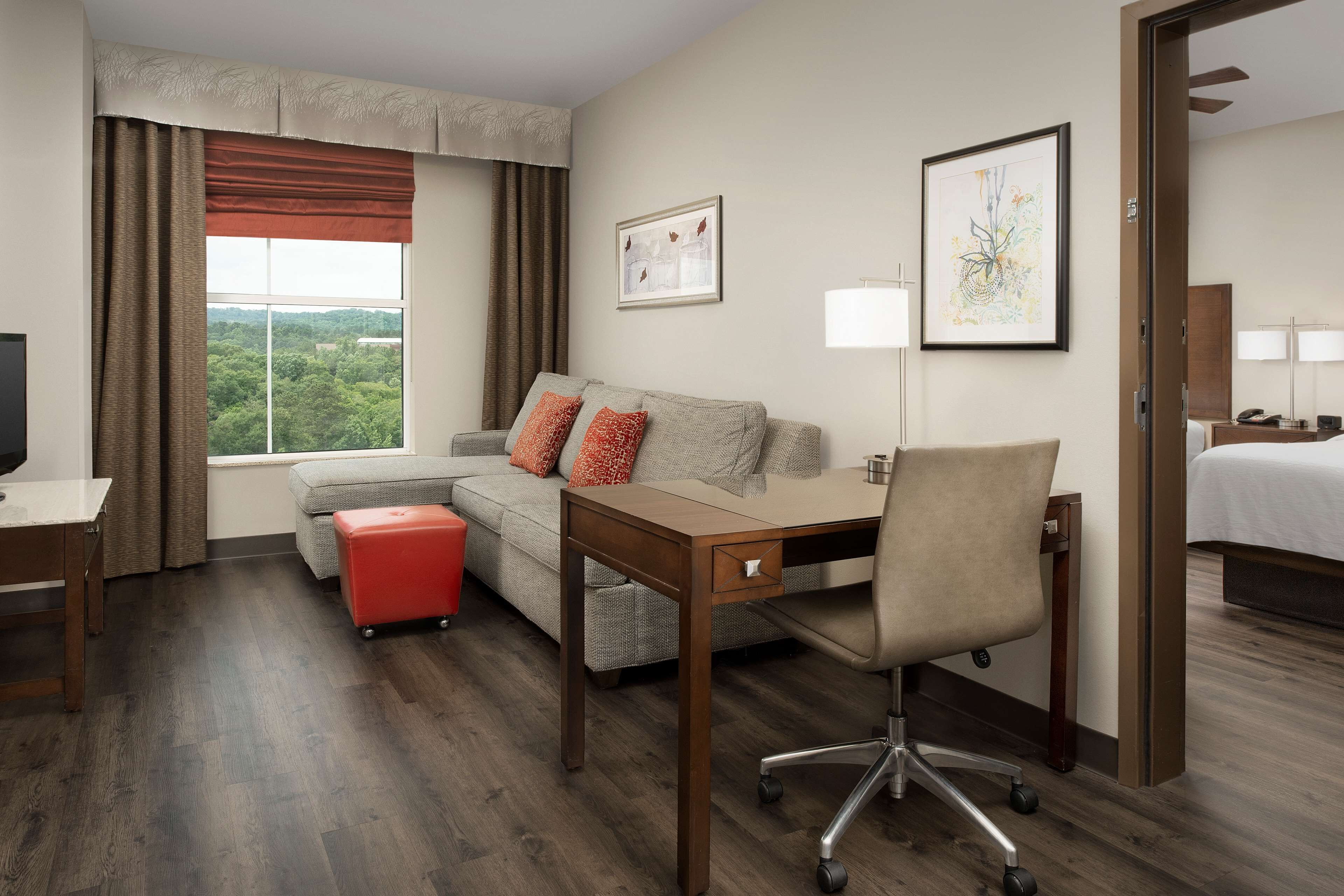 37-inch lcd tv with cable channels, tv, mp3 dock