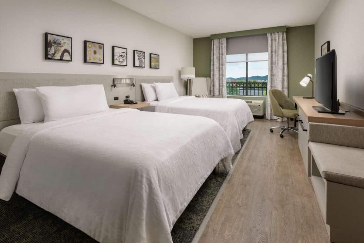 Egyptian cotton sheets, premium bedding, down comforters, pillowtop beds