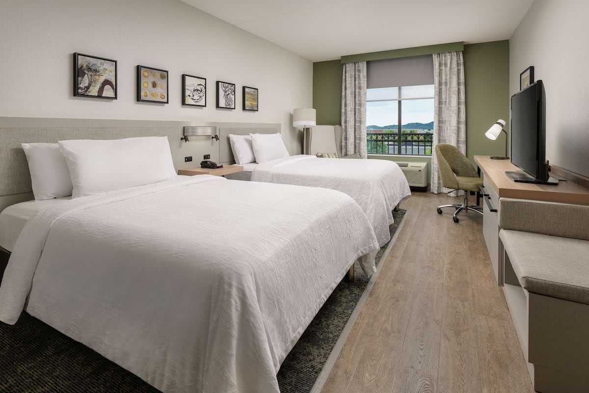 1 bedroom, Egyptian cotton sheets, premium bedding, down duvets