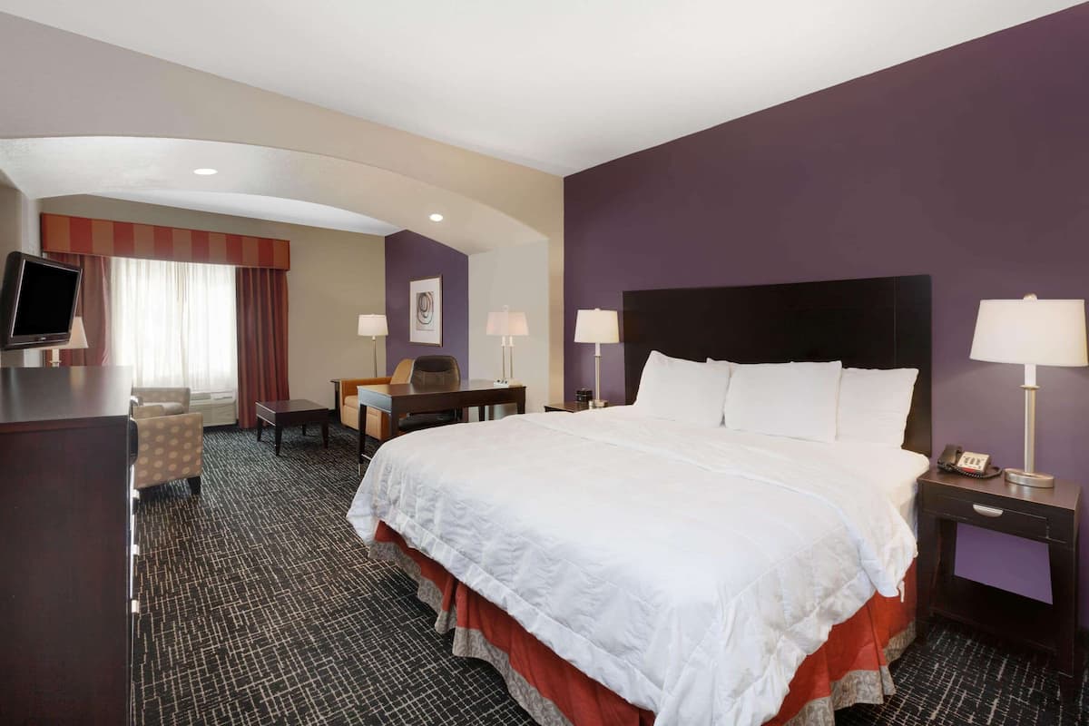 Deluxe Room, 1 King Bed, Non Smoking | Premium bedding, desk, laptop workspace, blackout drapes