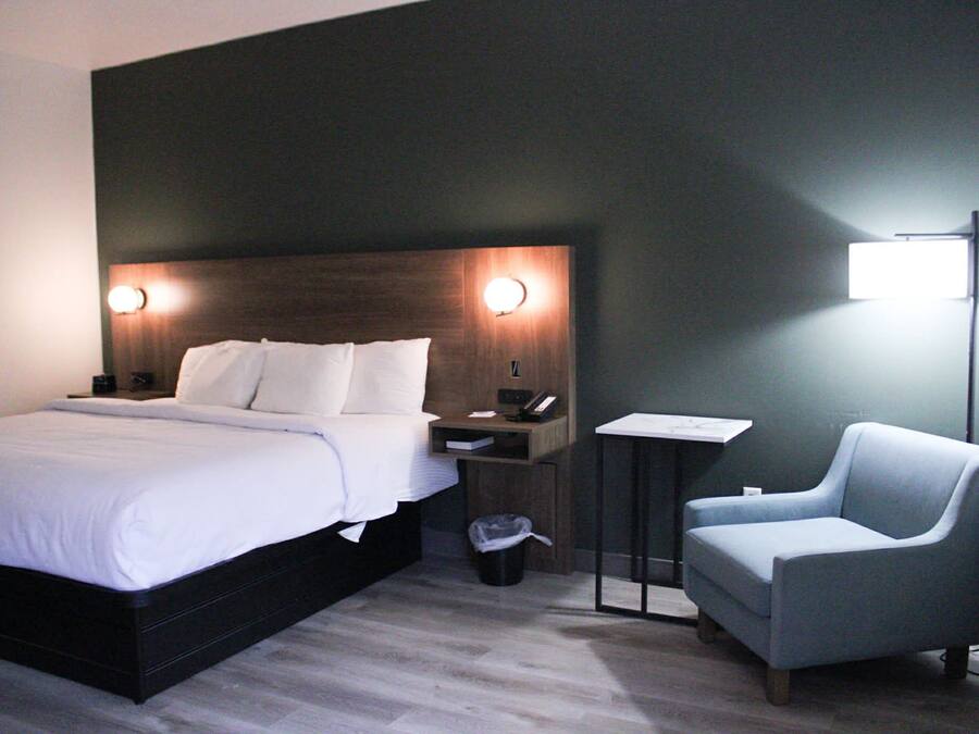 Egyptian cotton sheets, premium bedding, down comforters, pillowtop beds