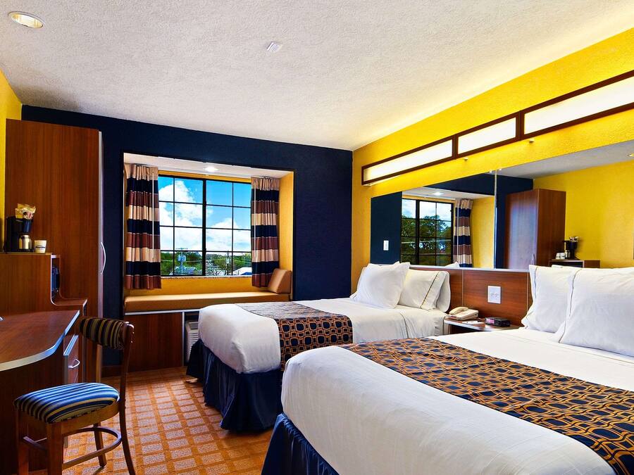 Premium bedding, desk, iron/ironing board, free WiFi