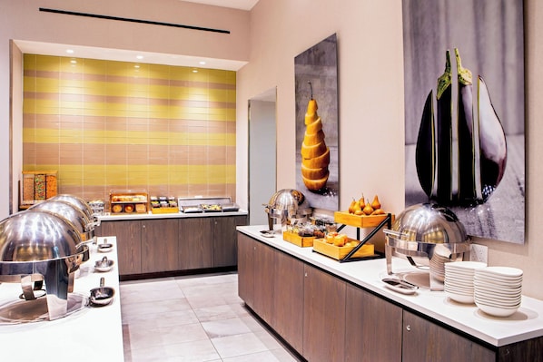Petit déjeuner buffet servi tous les jours en supplément